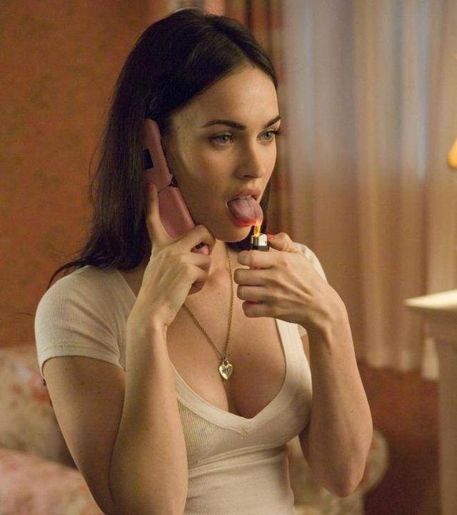 《变形金刚》女主梅根·福克斯，为艺术献身的四部大尺度电影