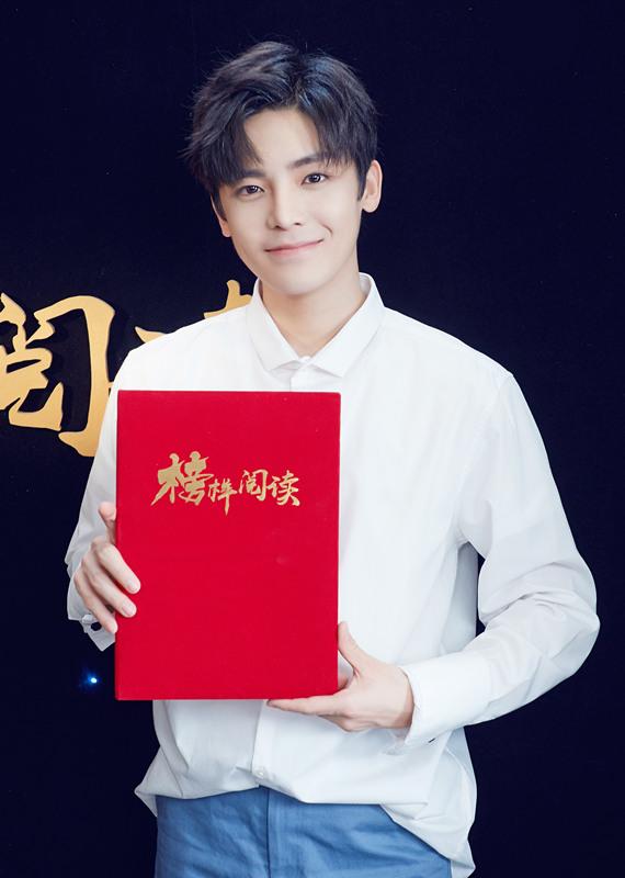 95后演员侯明昊:人不彪悍枉少年