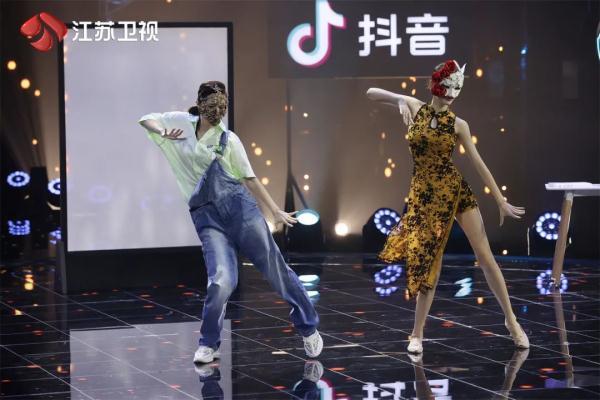 《蒙面舞王》舞力全开，“无人区玫瑰”旗袍舞惊艳全场