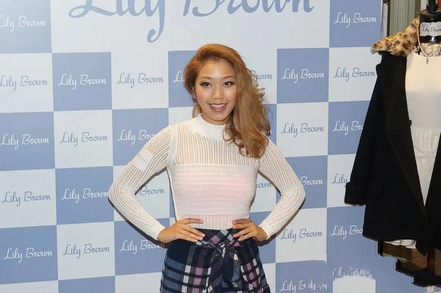 老戏骨秦沛之女，38岁姜丽文宣布离开TVB，多位好友留言祝福