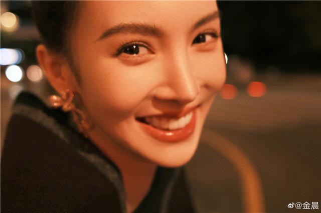 金晨晒大方晒腹肌照！四块腹肌太吸睛 身材不输男星好强