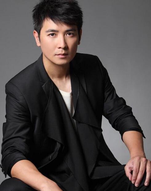 他是昔日男神,谈过十年的姐弟恋与现任妻子恩爱至今,十年零绯闻