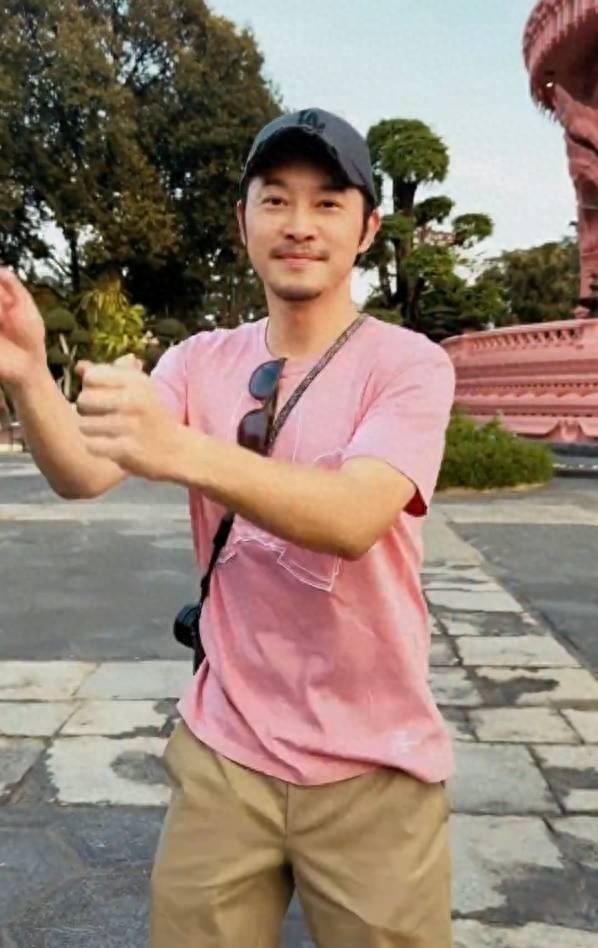 沙溢胡可一家四口跳接力舞蹈 13岁安吉帅气又腼腆