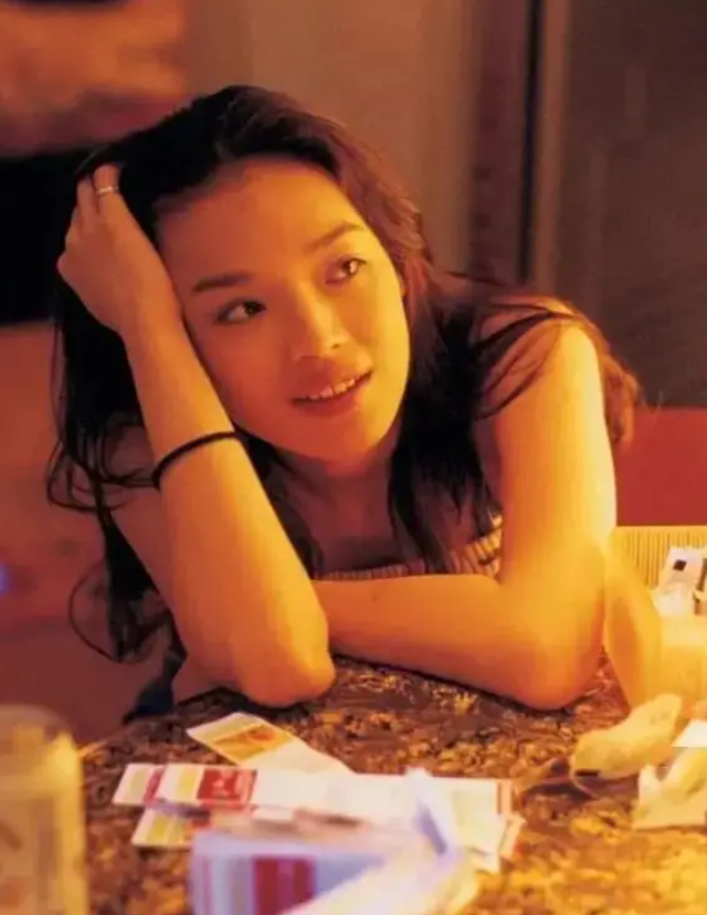 19岁舒淇拍“全裸写真”“三级片”一脱成名，老板亲自上场