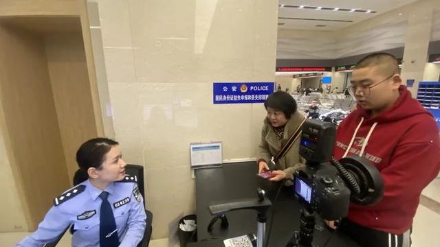 上班首日：在这个窗口办业务 还能赢福字对联