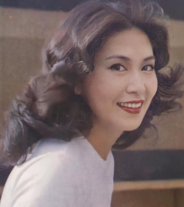 长红花旦李司棋，港姐历史上唯一的香港公主，被称为无线镇台之宝