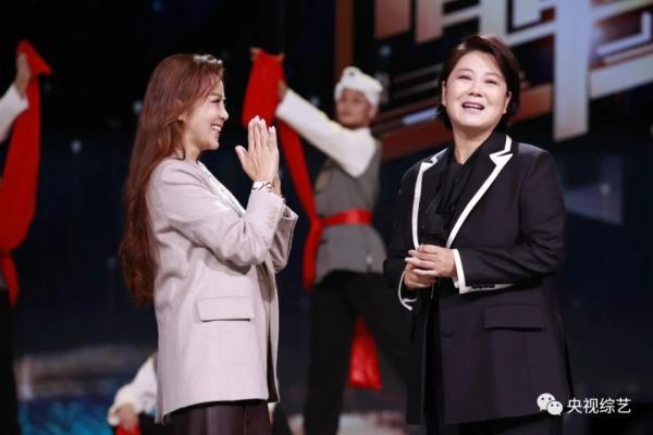 《我的艺术清单》王茜华：岁岁年年“茜华红”