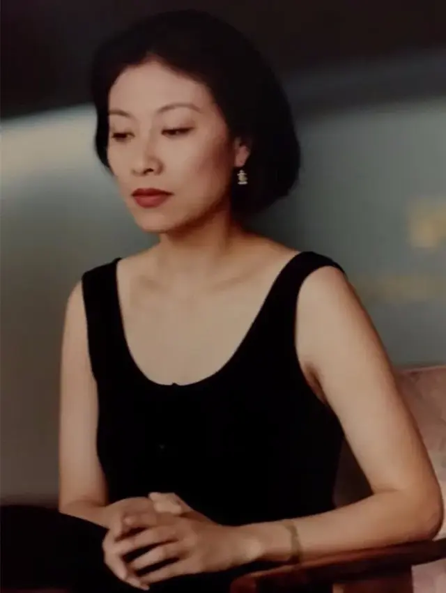 张嘉译力捧她，岳红称亏欠她，这位星二代为啥一直不红？