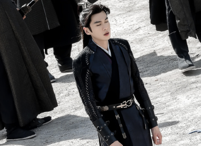 庆余年：二皇子的一生有多惨？被庆帝作磨刀石，谋反失败自尽而亡