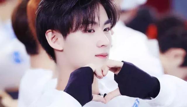 《偶练》人气选手采访现场“发火”了？！他究竟能不能算年少成名