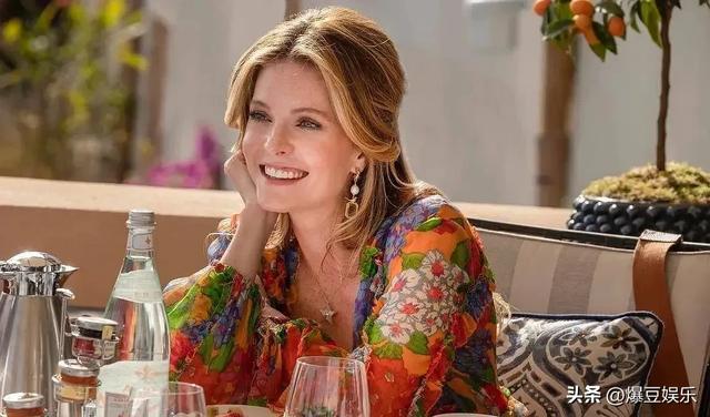 在欲望与虚伪的漩涡中沉浮《白莲花度假村》的双面镜鉴