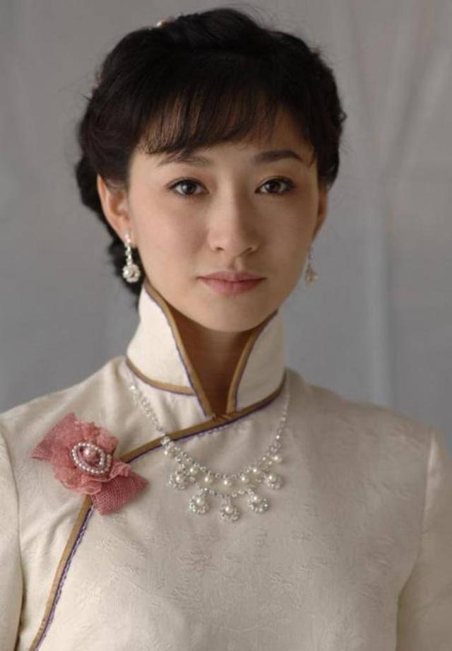 “苦情冷白皮”李小冉出道26年，14部经典窥见：容颜几变？