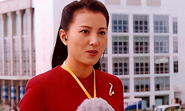 央视主持人梦桐：嫁给丈夫多年恩爱如初，如今48岁仍风韵犹存