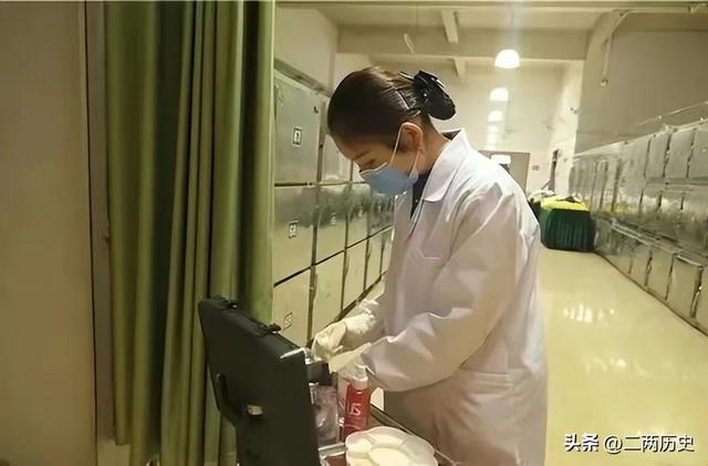 我，90后女生，在殡仪馆给死人化妆，印象最深的是第一次上岗