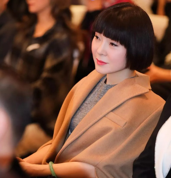 一首《常回家看看》火遍全国，23年过去了，陈红去哪了？