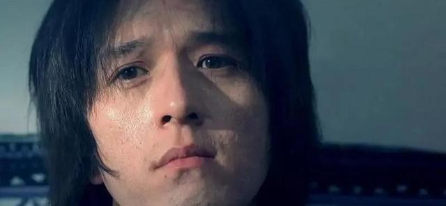 她曾经红过巩俐，却因爱错人毁了一生，婚后丈夫“拒认”亲生儿子