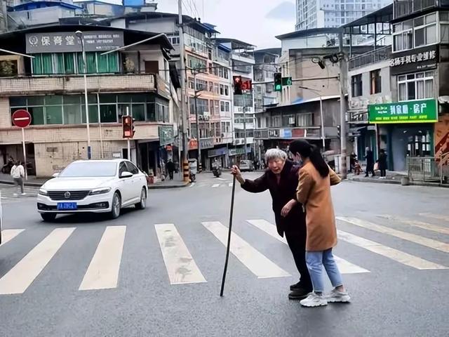 儿子洞房夜，母亲强入婚房，背后究竟隐藏着什么？