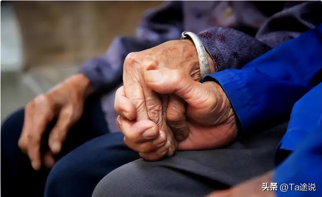 1997年，82岁抗战老兵“三婚”，领证时发现新娘竟是60年前的原配