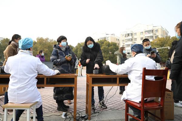 实战模式,真人真检:上海奉贤举办全民核酸检测应急演练