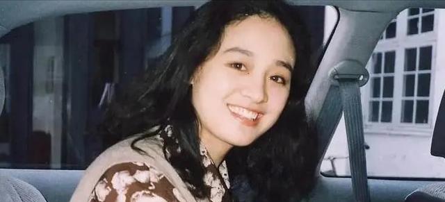她曾经红过巩俐，却因爱错人毁了一生，婚后丈夫“拒认”亲生儿子
