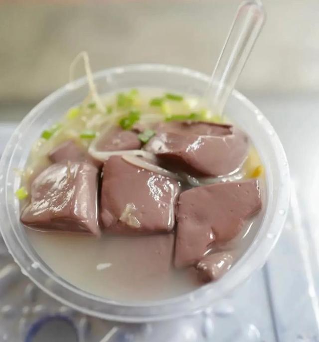 广州这些破旧无名小店，连餐桌都没有，却每天人气火爆