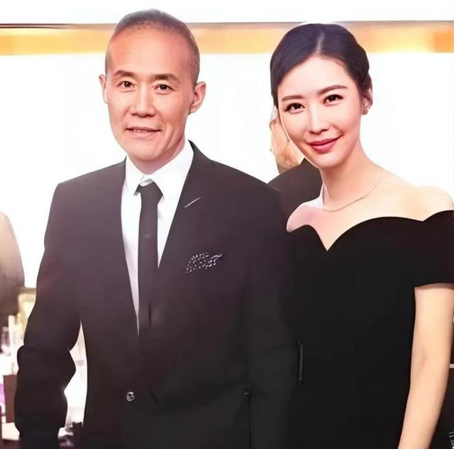 73岁王石把小30岁田朴珺宠成公主，至今夫妻仍甜蜜如初