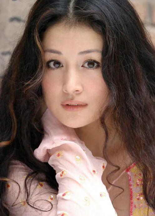 苦命的于月仙，长得漂亮却被父亲嫌弃，34岁才走红，50岁突然离世