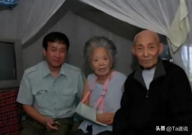 1997年，82岁抗战老兵“三婚”，领证时发现新娘竟是60年前的原配
