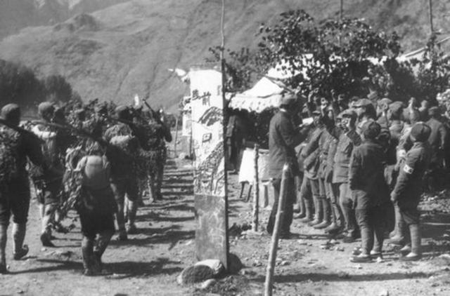 他曾担任河北副省长，1967年受到陈伯达迫害，复出后领导唐山重建