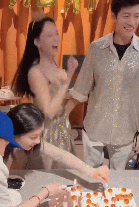 艾伦为陈乔恩办45岁生日派对 二人搂腰亲吻撒狗粮