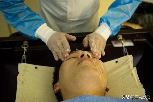 我，90后女生，在殡仪馆给死人化妆，印象最深的是第一次上岗