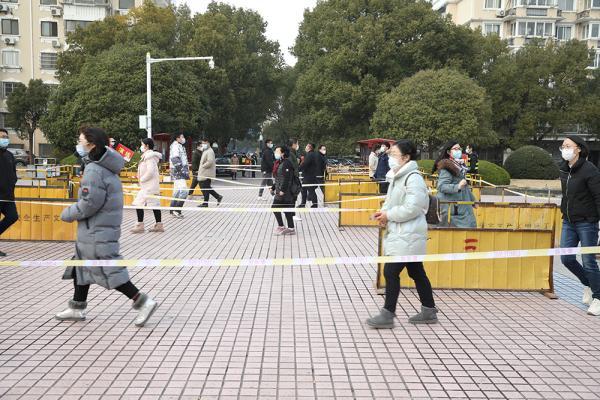 实战模式,真人真检:上海奉贤举办全民核酸检测应急演练