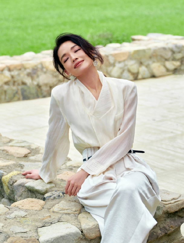 19岁舒淇拍“全裸写真”“三级片”一脱成名，老板亲自上场