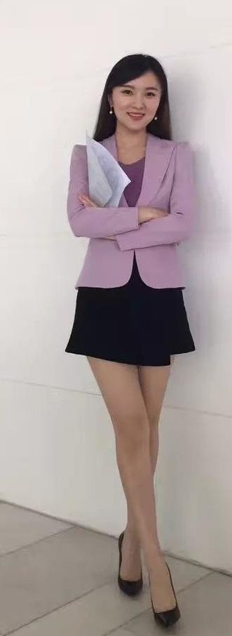 福建电视台体育频道美女主持人曾宝风采一览，美与知性并存
