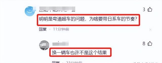 太惨了!青海发生严重车祸,日系车被撞的粉碎,全车人就剩个孩子