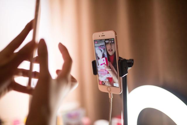 央视频繁点名直播乱象背后：一批涉黄直播平台“死灰复燃”