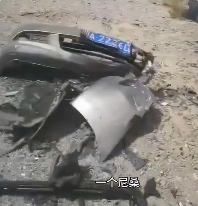 太惨了!青海发生严重车祸,日系车被撞的粉碎,全车人就剩个孩子