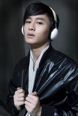 新剧中与搭档有床上亲热戏 香港女演员直言导演老公什么都可接受