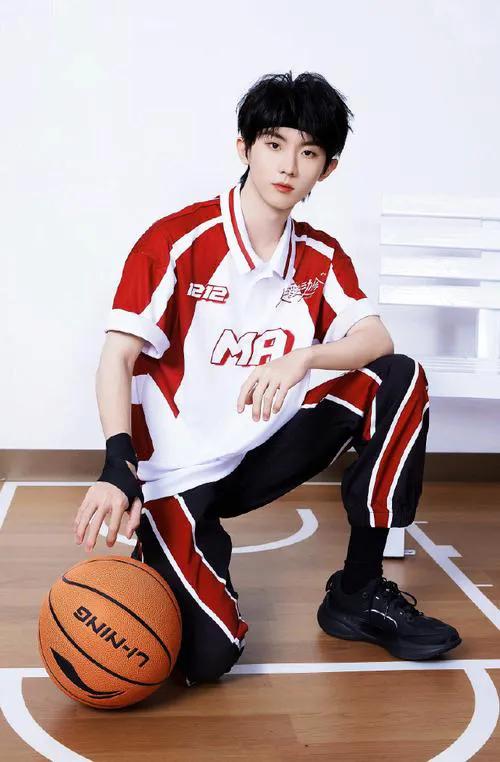 少年歌者，逐梦一一写嘉祺的璀璨星途