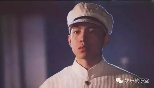 中专毕业后一剧成名，拍戏受伤患抑郁，今成荧屏硬汉却不红