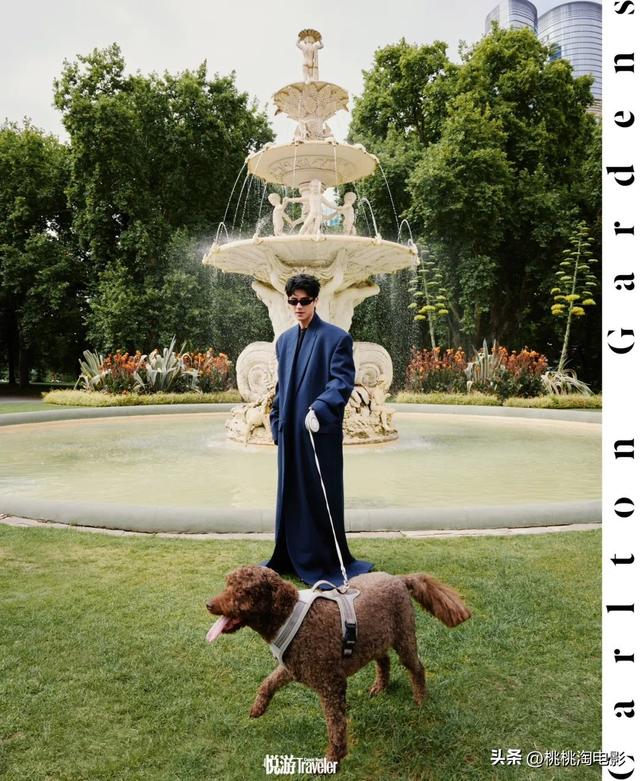 男星刘昊然全新大片行走墨尔本街头，春节档携《唐探1900》归来