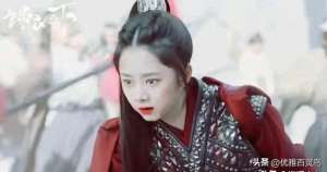 谭松韵是哪里人(1米62，人圆腿粗，相貌平平的谭松韵，何德何能搭档许凯演女一？)