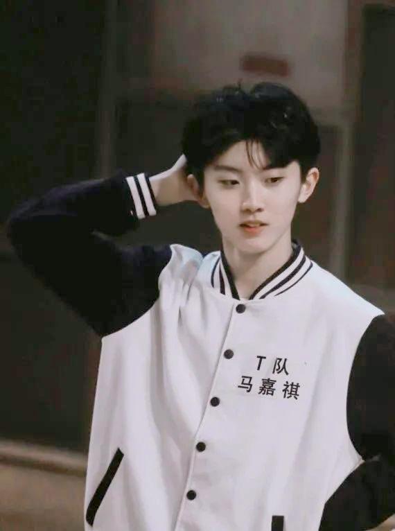 公开质疑马嘉祺成绩,怒怼粉丝“九漏鱼”称呼,网红火树什么来头