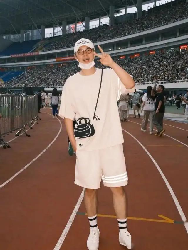 杜海涛瘦50斤成纸片人，穿搭时尚变身小鲜肉，和沈梦辰越来越般配