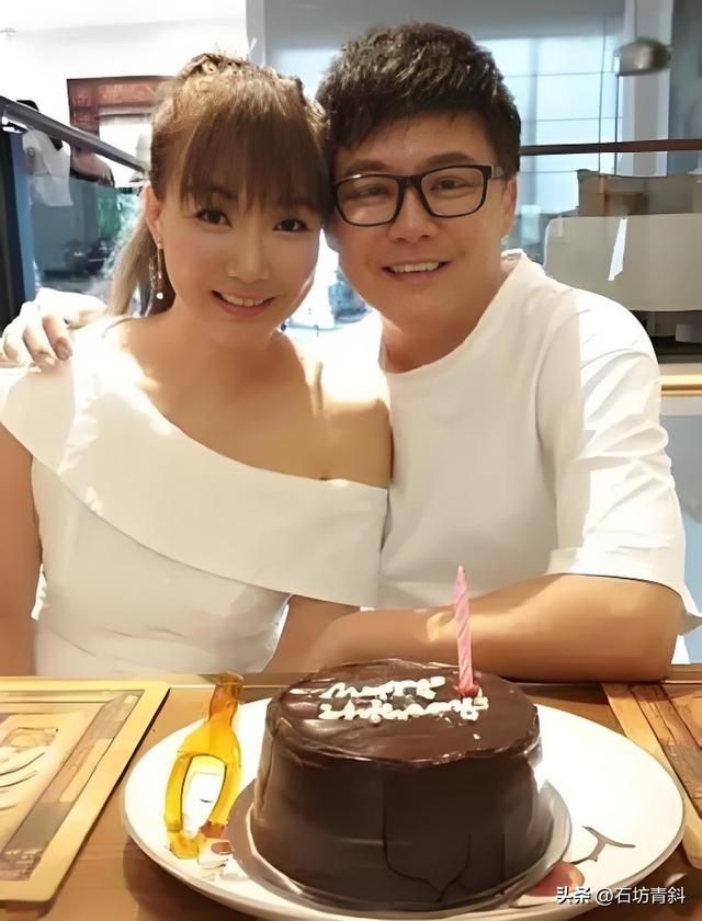 新加坡初代偶像王玉清,反复回电视台,离婚三次,两个孩子的爹