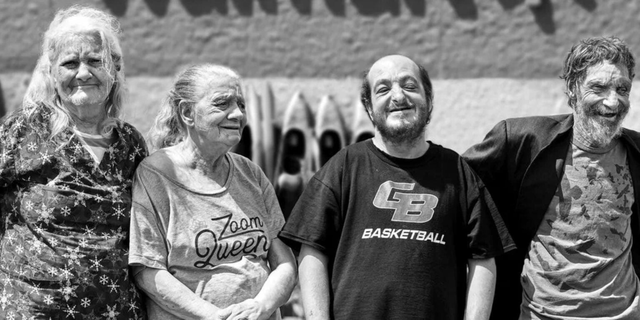 美国家族乱伦三代：近亲结合导致后代残障，无法说话只能犬吠