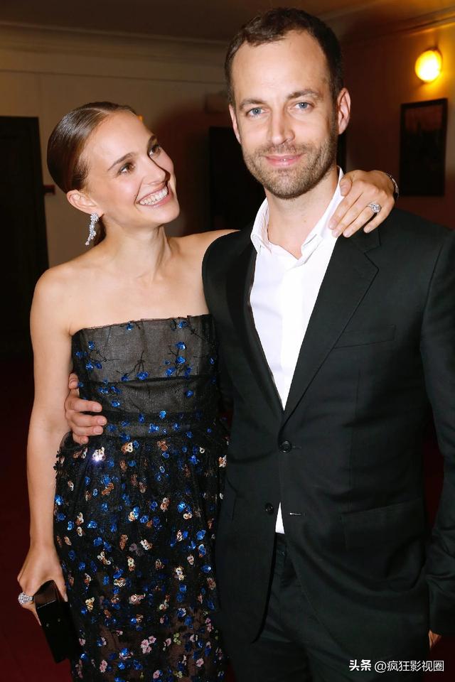 43岁“球花”娜塔莉波特曼，终于开始新恋情，12年婚姻一败涂地