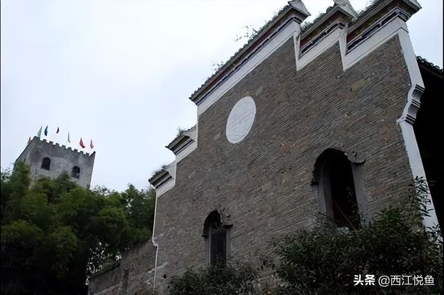 抗日名将哈儿将军故里,四川大山中,国外没有国内少有的独特建筑