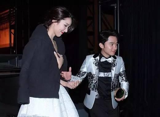 “一脱成名”的她猛料太多，但我关心的却不是这个...