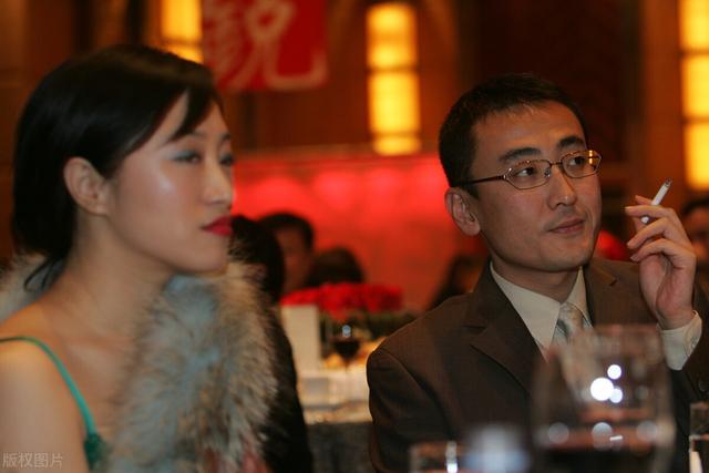 《锵锵三人行》VS《圆桌派》：窦文涛们是学聪明了，还是堕落了？